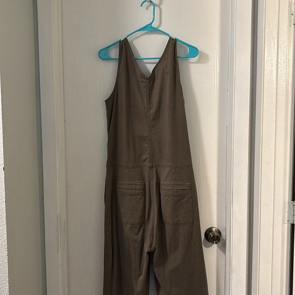 Olive Green DUER jumpsuit - Picture 5 of 7